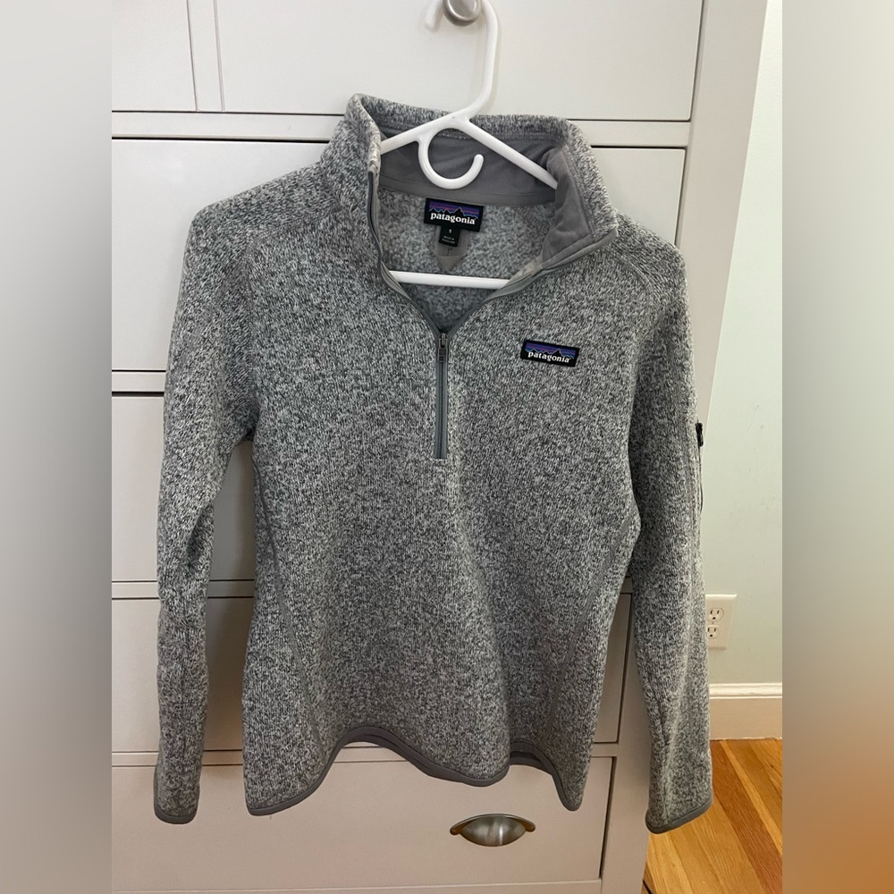 Lightly used gray patagonia quarter zip - size small